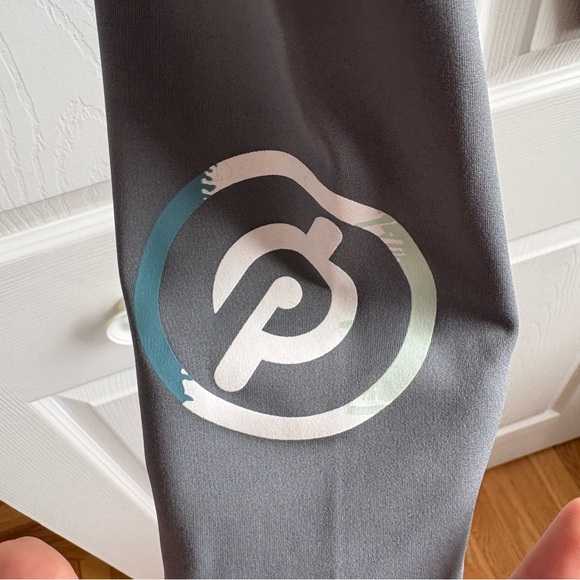 Nike Peloton Dri-Fit S Athletic Cycling Yoga‎ Running Leggings Gray Logo Ankle - Picture 2 of 8